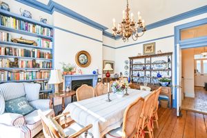 dining room- click for photo gallery